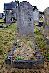 tombstone of John and Emma Thomson, Emma Agnes Thomson and Caroline Burns